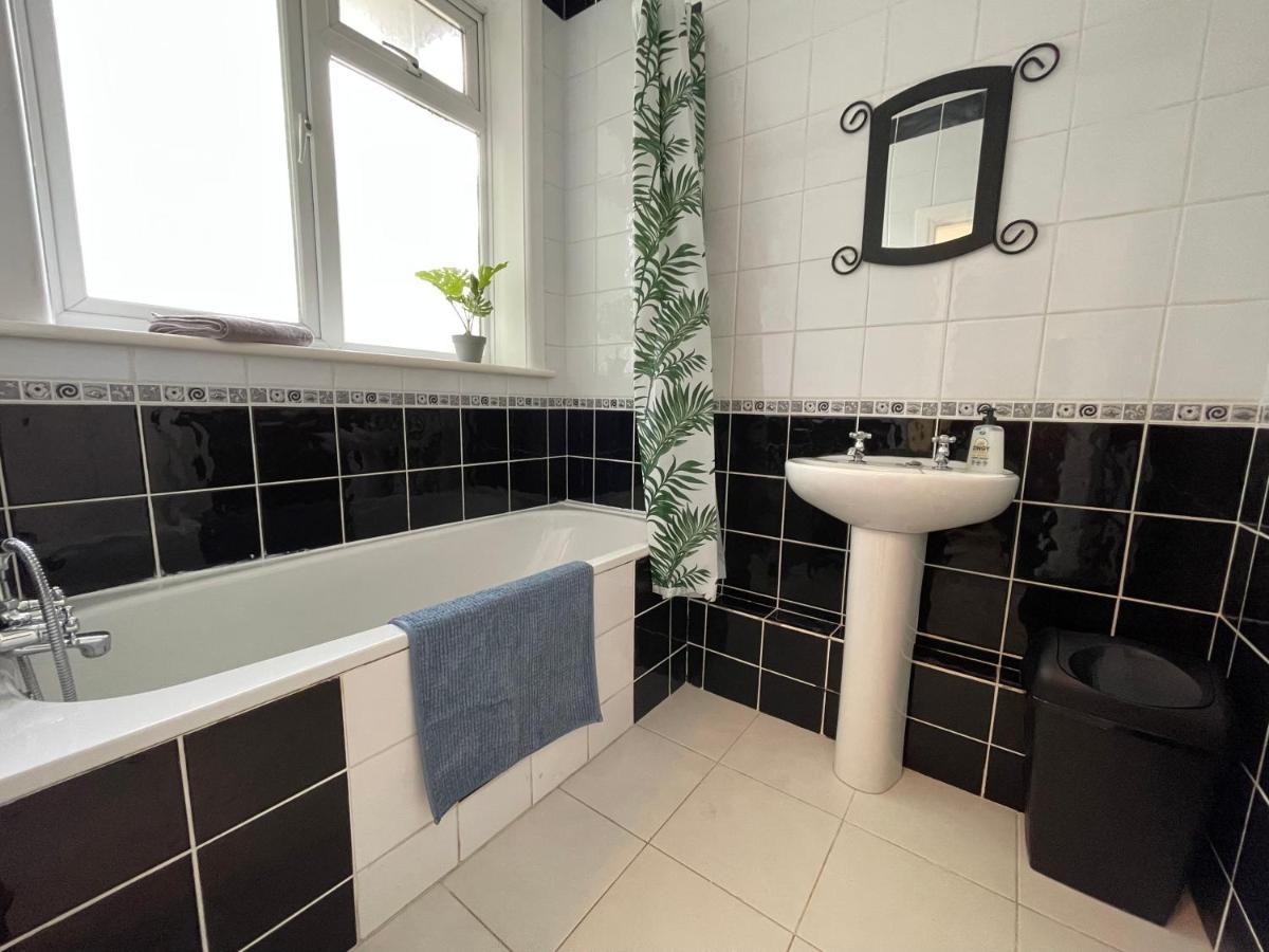 Bournemouth 3 Bedroom - Parking Eksteriør billede